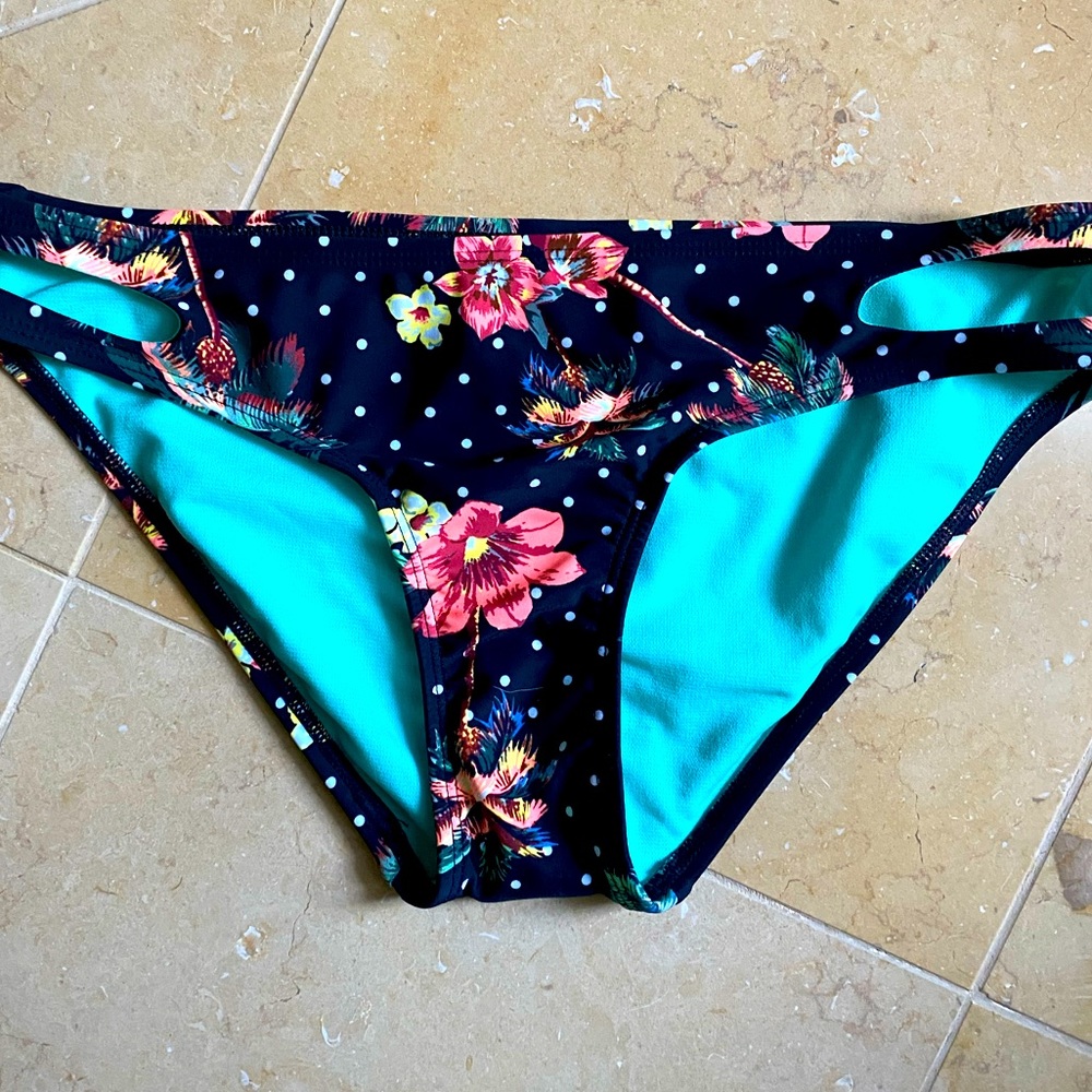 NEW WITH TAGS Endless Sun Black Floral Bikini Bottoms